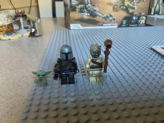 LEGO Star Wars The Mandalorian Trouble on Tatooine 75299 Building