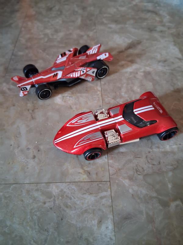 Hot Wheels 5-Pack Race Team, Set of 5 Formula 1-Themed 1:64 Scale