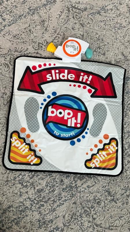 Hasbro Games Bop It! Jump Game Mat, Active Electronic Memory
