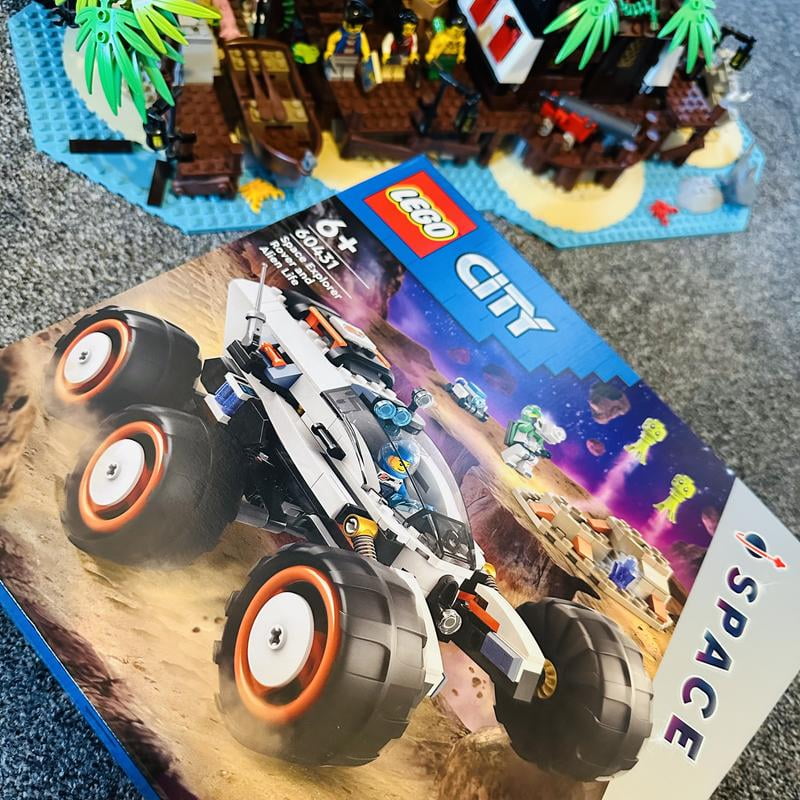 LEGO City Space Explorer Rover and Alien Toy, 60431, 2 Minifigs