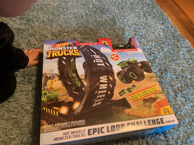 Hot Wheels Monster Trucks Glow In The Dark Epic Loop Challenge Exclusive  Set NIB