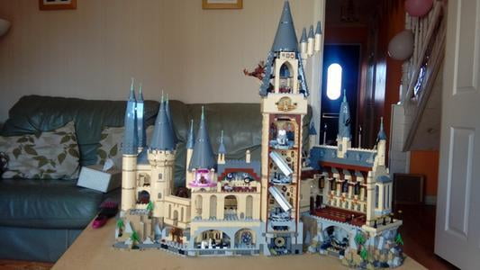 LEGO Harry Potter Hogwarts Castle 71043 Building Set - Model Kit with  Minifigures, Featuring Wand, Boats, and Spider Figure, Gryffindor and  Hufflepuff