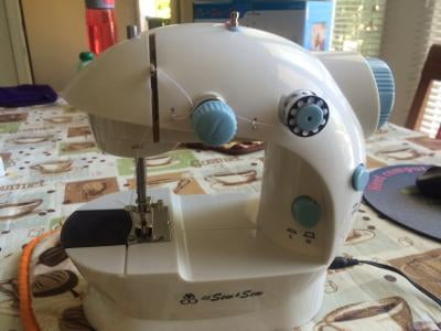 Michley LSS-202 Lil' Sew & Sew mini máquina de coser de 2  velocidades : Arte y Manualidades