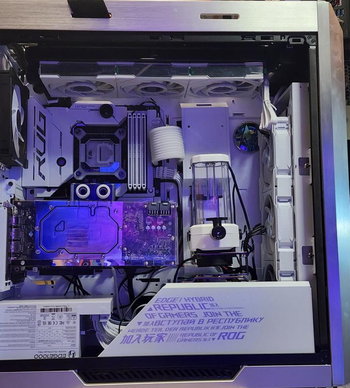 ASUS ROG Strix Helios GX601 White Edition RGB Mid-Tower Computer