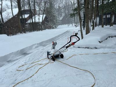 SENIX 18-inch Corded Snow Blower Thrower w/Foldable Handle - 8in