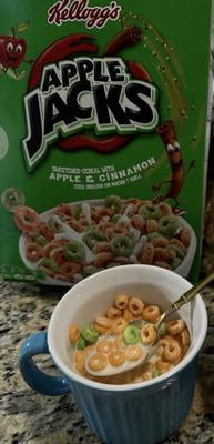Apple Jacks, Breakfast Cereal Cups, 1.5oz, Original Flavor