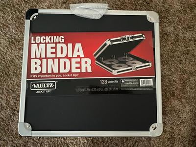 Vaultz 128-Disc Locking Media Binder, Black, VZ01045: Computer
