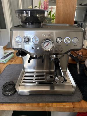 Breville BES870XL Barista Express Espresso Maker with Built-in