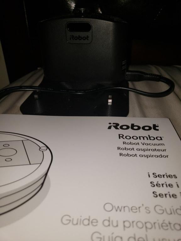 iRobot Roomba i7 7150 Wi-Fi Connected Pet Hair Cleaner with iRobot Roomba i7 7150 Wi-Fi Connected Pet Hair Cleaner with