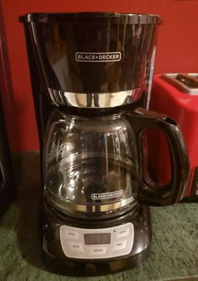 BLACK+DECKER 12-Cup QuickTouch Programmable Coffee Maker white CM1060.  CLEAN!!
