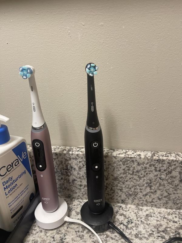 Oral-B iO Series 7 Electric Toothbrush, 2 pk., 4 Brush Heads