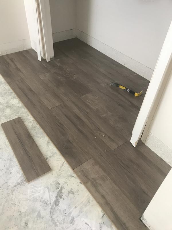 Select Surfaces Laminate Flooring Silver Oak 6 Planks 12 50 Sq Select Surfaces Laminate Flooring Silver Oak 6 Planks 12 50 Sq Ft Com