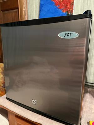 Sunpentown, Upright Freezer, UF-114SS, 1.1 Cu Ft Stainless Steel