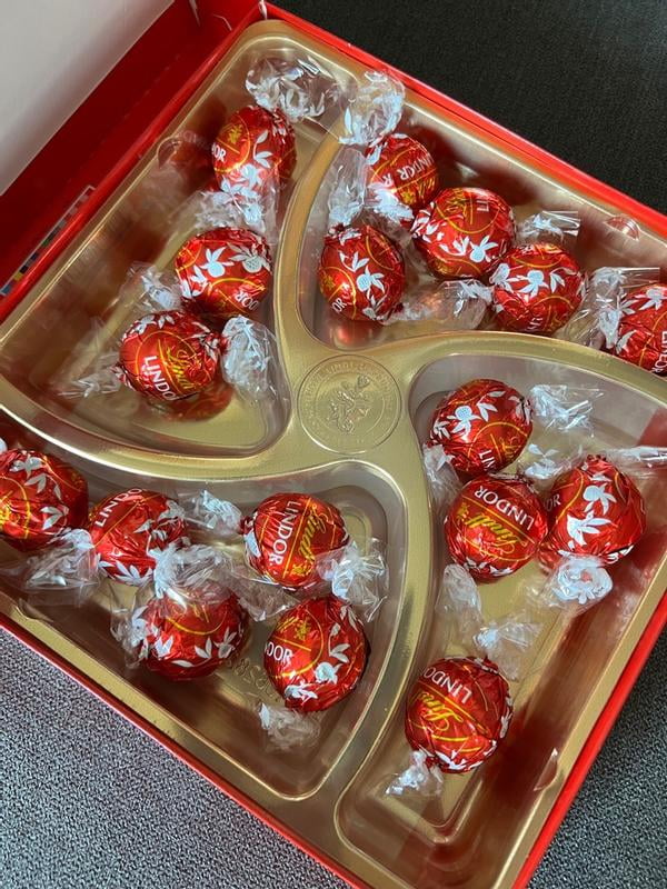 Lindt Holiday LINDOR Milk Chocolate Gift Box, 7.6oz, Christmas