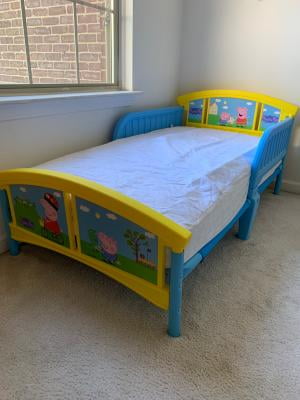 Peppa Pig Plastic Toddler Bed Blue Yellow Kids Bedroom Room George Guardrails Sonstige