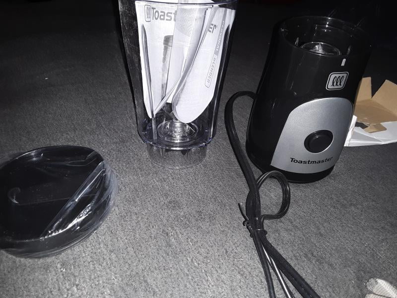 Toastmaster Mini Personal Blender 15 oz Smoothie Maker Single Drink Through  Lid