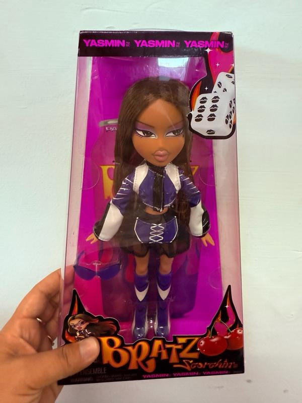 SIROpeek-a-booプレシャス　チャレンジャー　2本セット Bratz, Fashion Doll, Yasmin with Accessories, Moto-Inspired Style