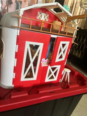 Barbie Horse Barn – Jeu De Grange Avec 25+ Accessoires, 11 Animaux, Poupée Barbie (neuf)
