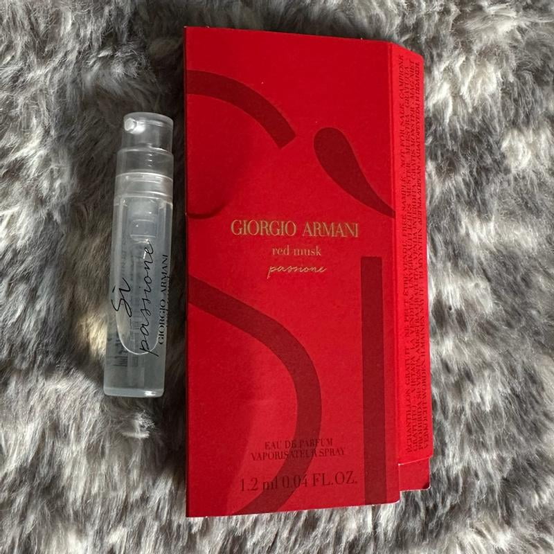 Giorgio Armani Sì Passione Red Musk Eau de Parfum 1 Fl. Oz / 30 ml