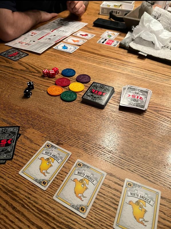 Hasbro Gaming - Jeu de cartes et de dés Risk Strike (2-5 joueurs) à 8,99€ - Le CrocoDeal Hasbro Gaming - Jeu de cartes et de dés Risk Strike (2-5 joueurs) à 8,99€ - Le CrocoDeal