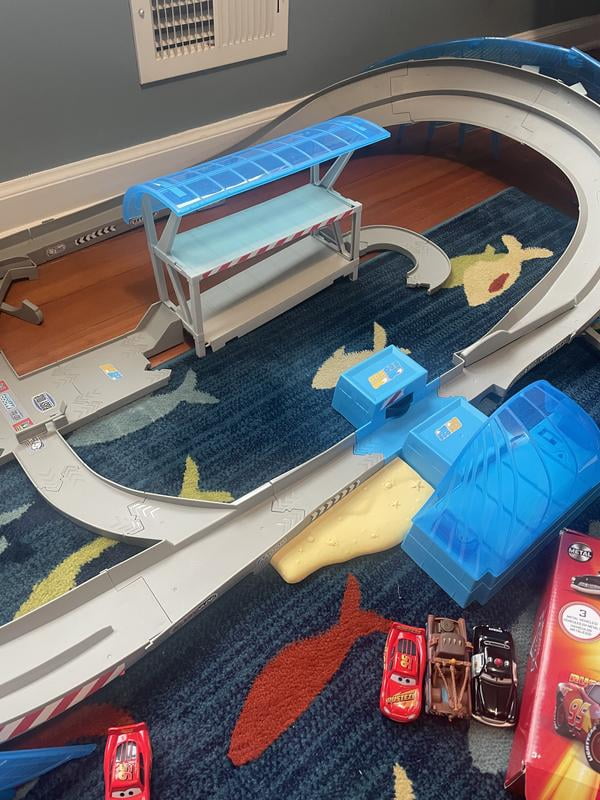 Disney Pixar Cars Lightning McQueen Race Track Playset