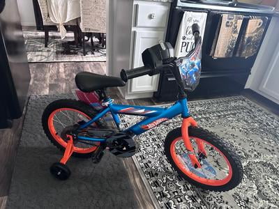 Dynacraft Hot Wheels Boys 16-Inch BMX Bike for Ages 5-7, Blue