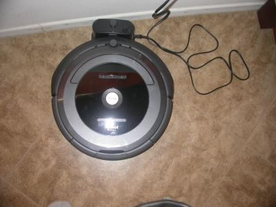 Roomba by iRobot 680 Robot Vacuum with Manufacturer's
