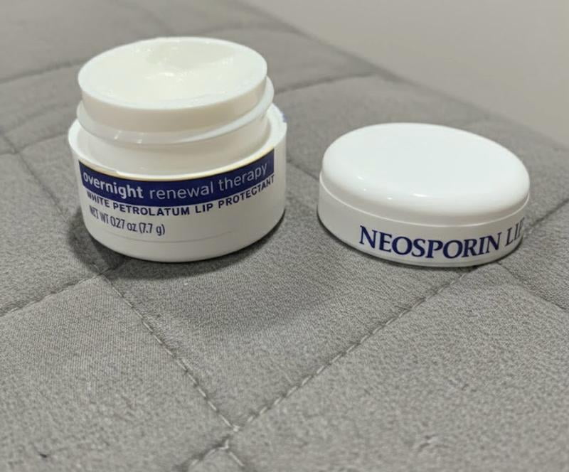 Customer reviews for Neosporin Lip Health Overnight Renewal