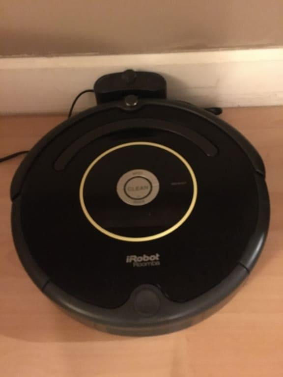 iRobot Roomba 614 Robot Vacuum- Good for Pet Hair