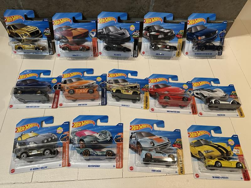 Hot Wheels, 40 Pack, Set of 40 1:64 Scale Toy Vehicles, Multicolor