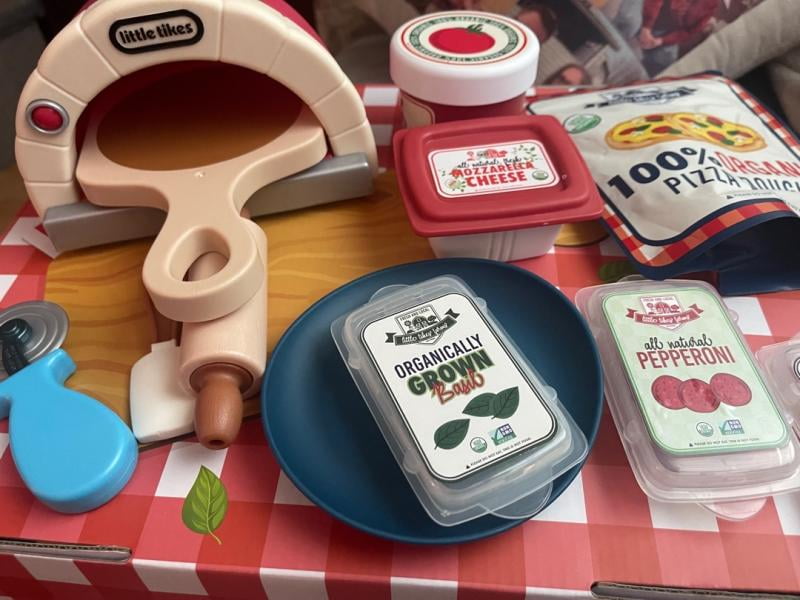 Little Tikes Creative Chefs Pizza Kit with Special Make-It Mix