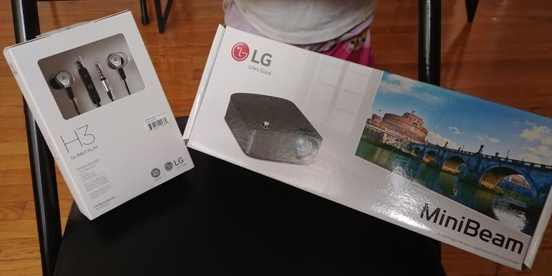 LG PH150G LED Projector with Built-in Battery 130 lumens - Walmart.com