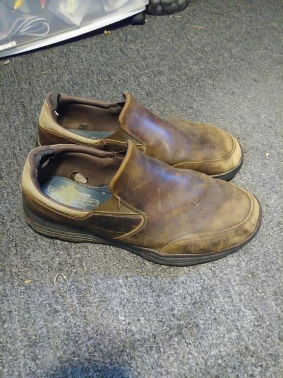 skechers men's relaxed fit glides calculous