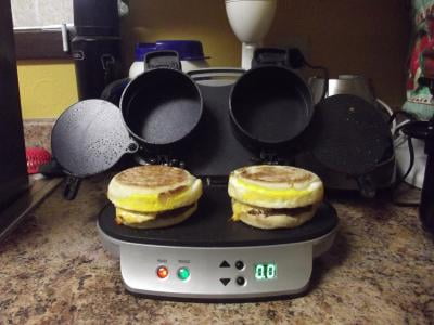  Hamilton Beach Dual Breakfast Sandwich Maker with Timer, Silver  (25490A): Home & Kitchen