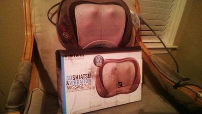 3d shiatsu and vibration massage pillow HoMedics Elite 3D Shiatsu & Vibration Massage Pillow with Heat main image 0