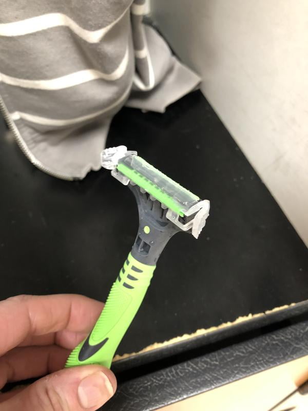 Schick Xtreme3 Sensitive Disposable Razors for Men, 20 ct