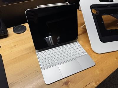 Apple Magic Keyboard for iPad Pro 13‑inch (M4) - Walmart.ca