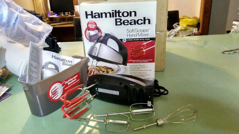 Hamilton Beach SoftScrape 6-Speed Stainless Steel Hand Mixer with Snap-On  Case 62637 - The Home Depot