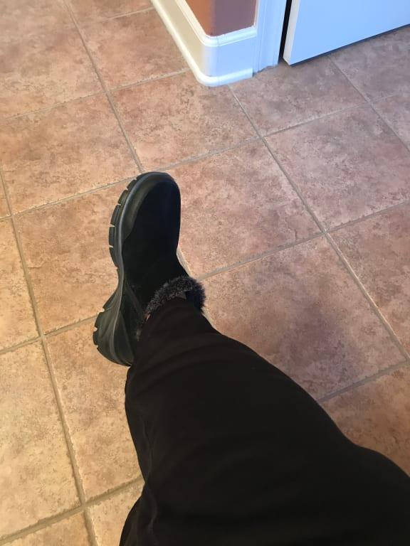 skechers easy going zip it boot