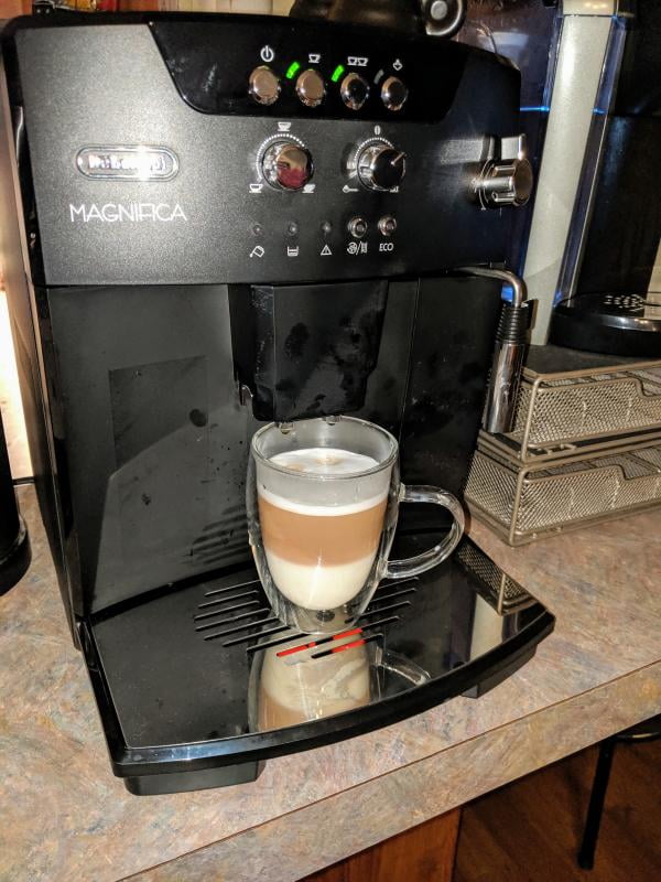 De'Longhi Magnifica ESAM04110B Fully Featured, Easy to Clean