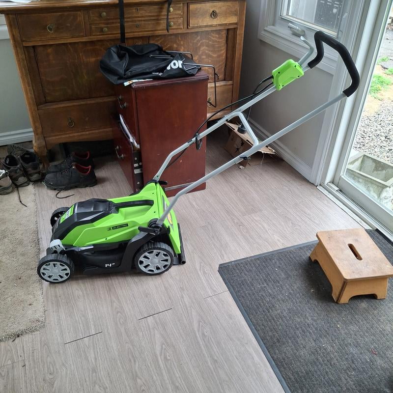 Greenworks 9 Amp 14-Inch Corded Lawn Mower MO09B01 - Walmart.ca