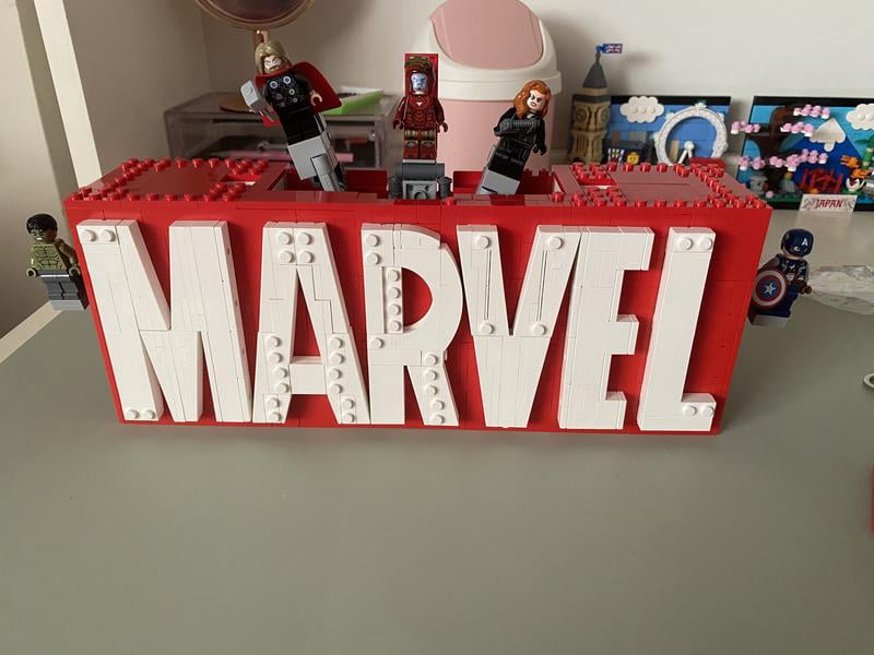 LEGO, Marvel, MARVEL Logo and Minifigures Set, 931 Pieces