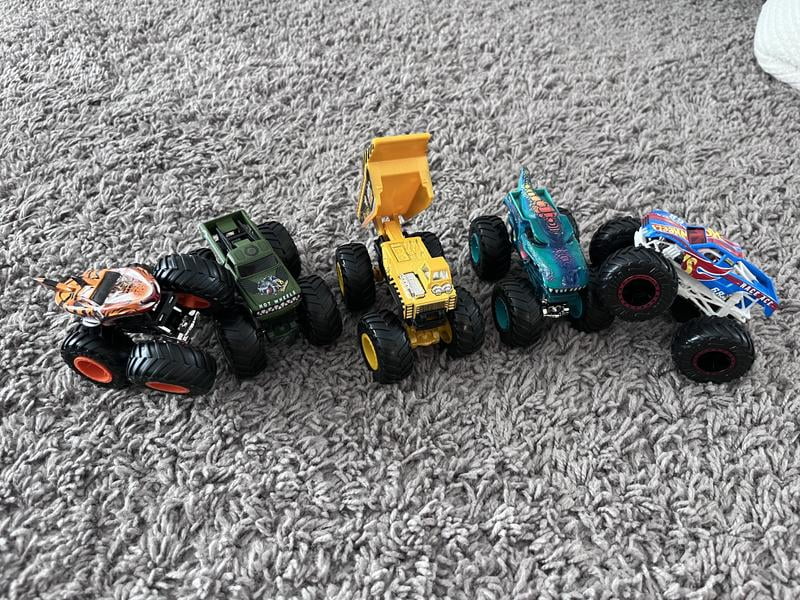 Hot Wheels Monster Trucks Crash Crew, 5-Pack of 1:64 Scale Toy Trucks -  Walmart.com