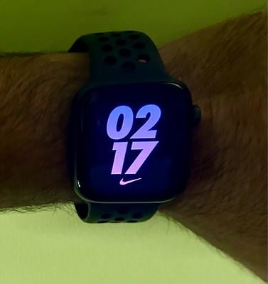 Apple Watch Nike SE GPS + Cellular 40mm Space Gray Aluminum Apple Watch Nike SE GPS + Cellular 40mm Space Gray Aluminum