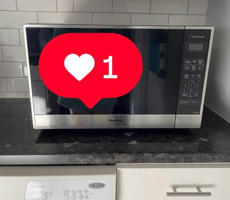 Panasonic 2.2-Cu. Ft. Countertop Cyclonic Wave Microwave Oven with
