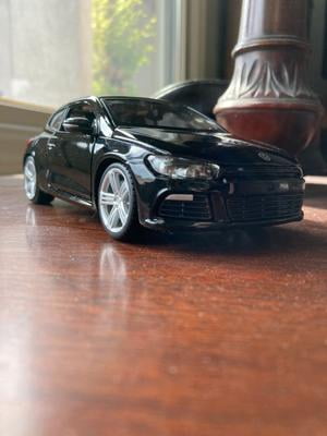 Miniature Burago 1/24 Volkswagen Touareg - Vert Foncé - Occasion (boîte Altérée)