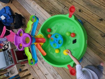 busy ball water table