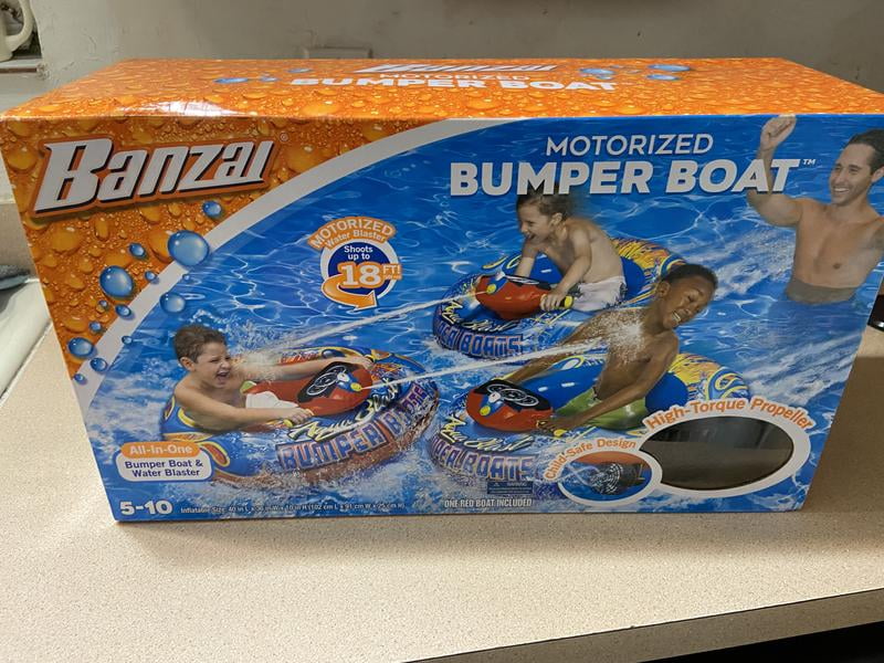 未使用 バンパーボート Banzai Motorized BUMPER BOAT Banzai Aqua Blast Fun Swimming Ride: Motorized Bumper Boat
