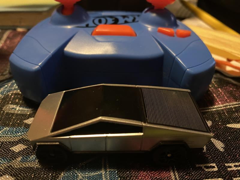Hot Wheels Fast, Drivable Tesla Cybertruck RC Car with USB