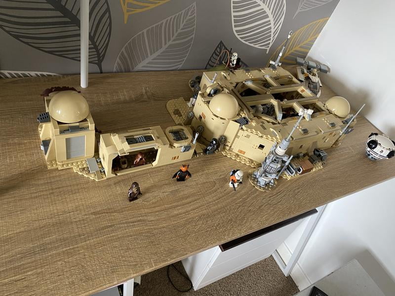 MAO　0308 Amazon.com: Lego Star Wars: A New Hope Mos Eisley Cantina